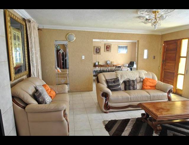 4 BEDROOM HOUSE FOR SALE IN ZAKARIYYA PARK